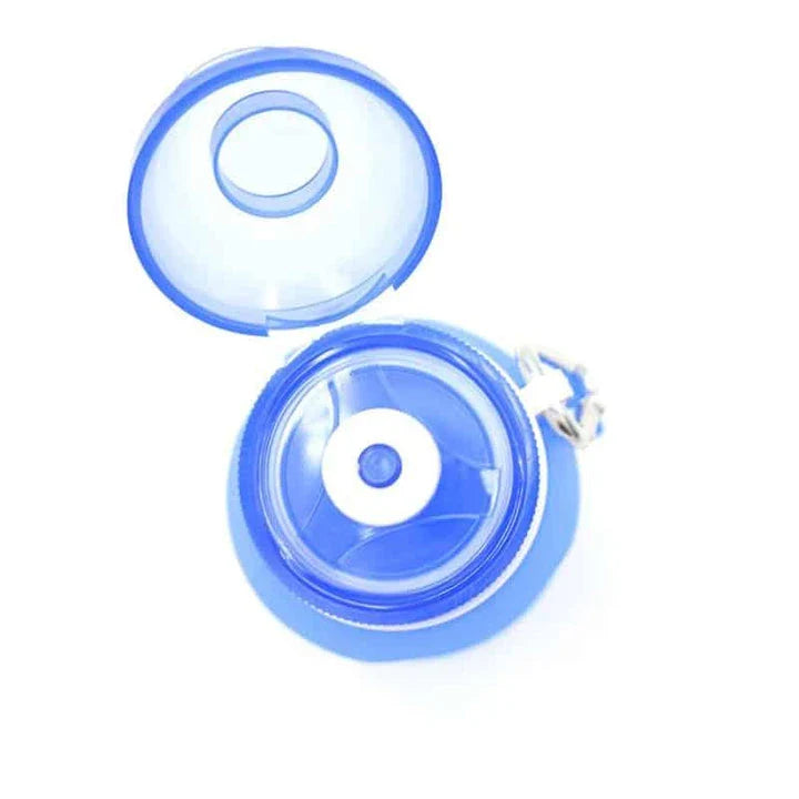 A collapsible, silicone water bottle in blue colour with a leak-proof design and a 600ml capacity.