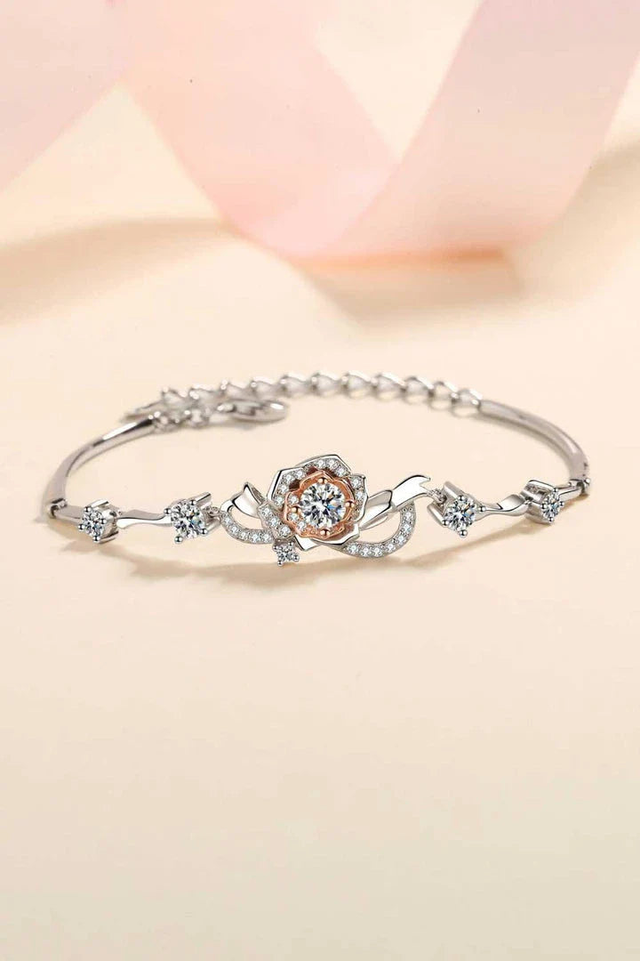 Elegant 925 Sterling Silver Bracelet with a Captivating Moissanite Centre Stone