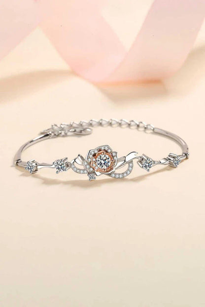 Elegant 925 Sterling Silver Bracelet with a Captivating Moissanite Centre Stone