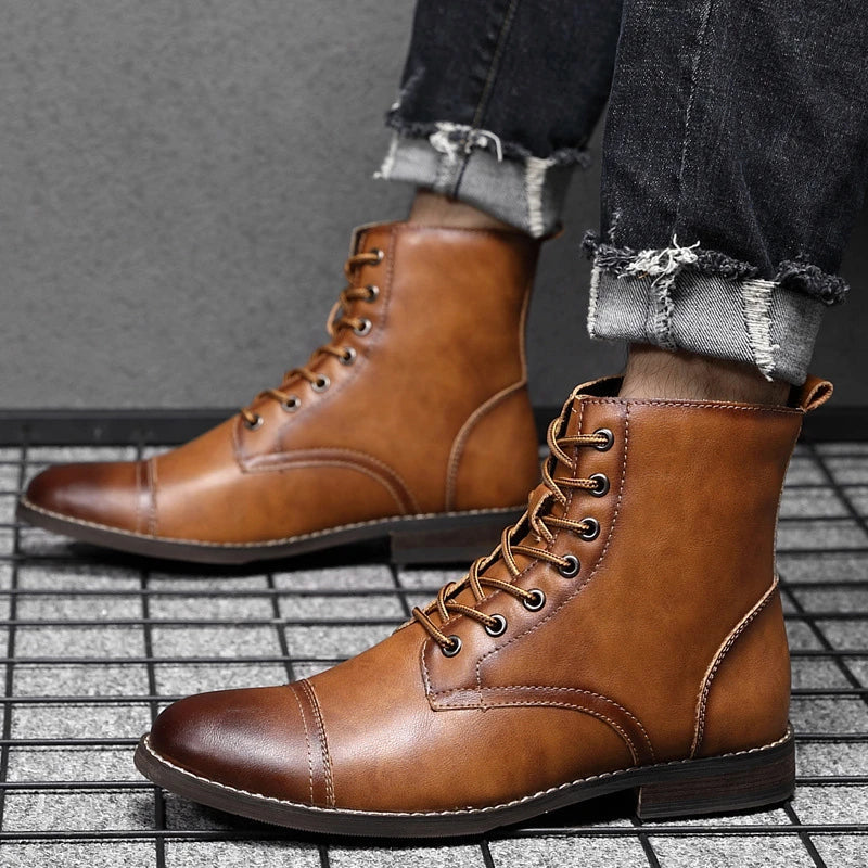 Stylish, high-quality Martin boots with pointed toes, suitable for British gentlemen's autumn wardrobes