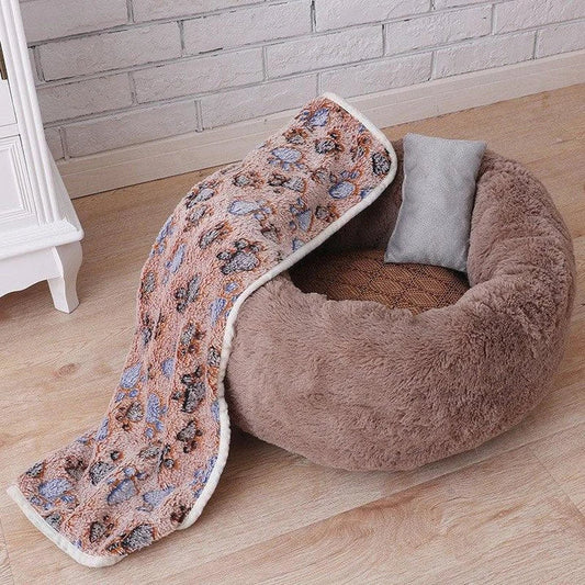 Cosy and comfortable fleece round cat bed in pink colour, perfect for your beloved feline friend to relax and unwind.