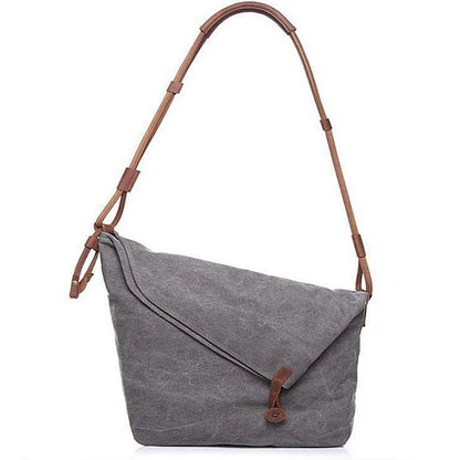 Premium Crazy Horse leather shoulder bag in a variety of colours, featuring a vintage-inspired design and intelligent interior organisation.