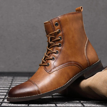 Stylish, high-quality Martin boots with pointed toes, suitable for British gentlemen's autumn wardrobes