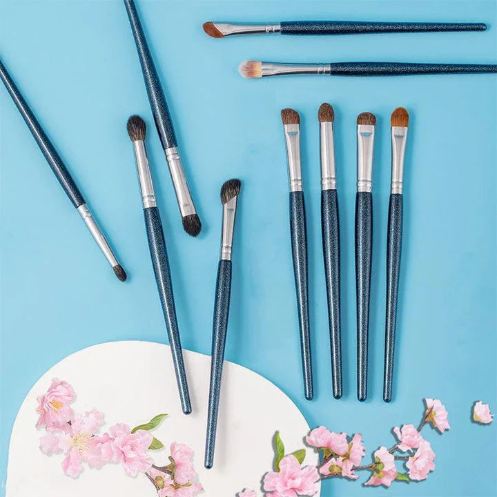 Exquisite 4-piece eyeshadow and concealer makeup brush set with natural goat hair and synthetic fibres for flawless makeup application