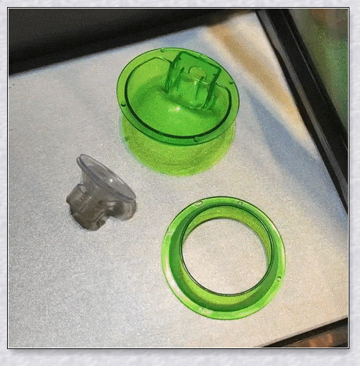 Premium Chameleon Lizard Suction Cup Feeder Set with soft, flexible suction cups for secure glass adhesion and durable construction