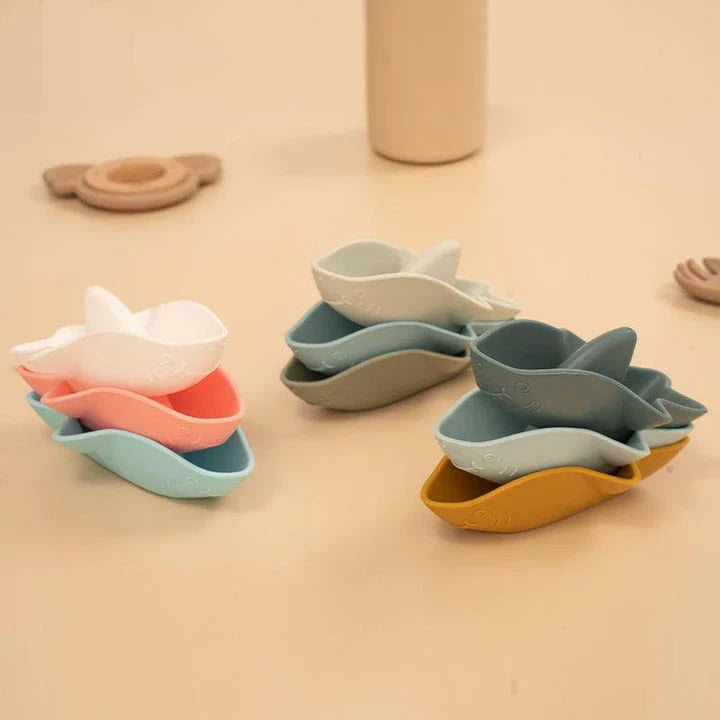 Charming shark-themed baby bath toys made of safe, BPA-free silicone for splashing and water play