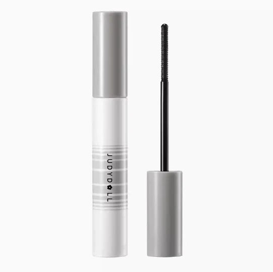Premium eye makeup remover effectively removes waterproof mascara, leaving the delicate eye area feeling refreshed and rejuvenated.