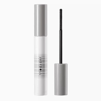 Premium eye makeup remover effectively removes waterproof mascara, leaving the delicate eye area feeling refreshed and rejuvenated.
