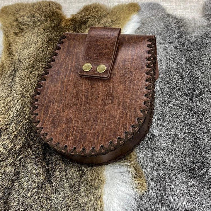 Renaissance-inspired PU leather waist purse with double-dragon and double-wolf design, a stylish accessory for cosplay and photography.