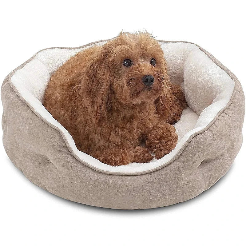 Cosy round pet bed made of soft microfibre fleece with a non-slip base, perfect for small dogs and cats to relax and sleep comfortably.