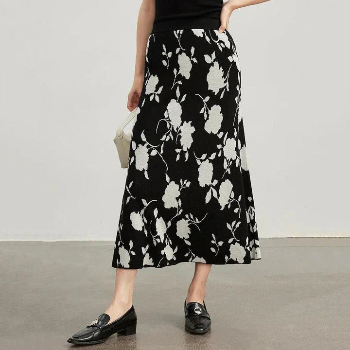 Elegant floral jacquard knitted winter skirt with a slim fit and mid-calf length