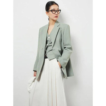 Elegant green double-breasted blazer with a stylish design and premium materials for a sophisticated look