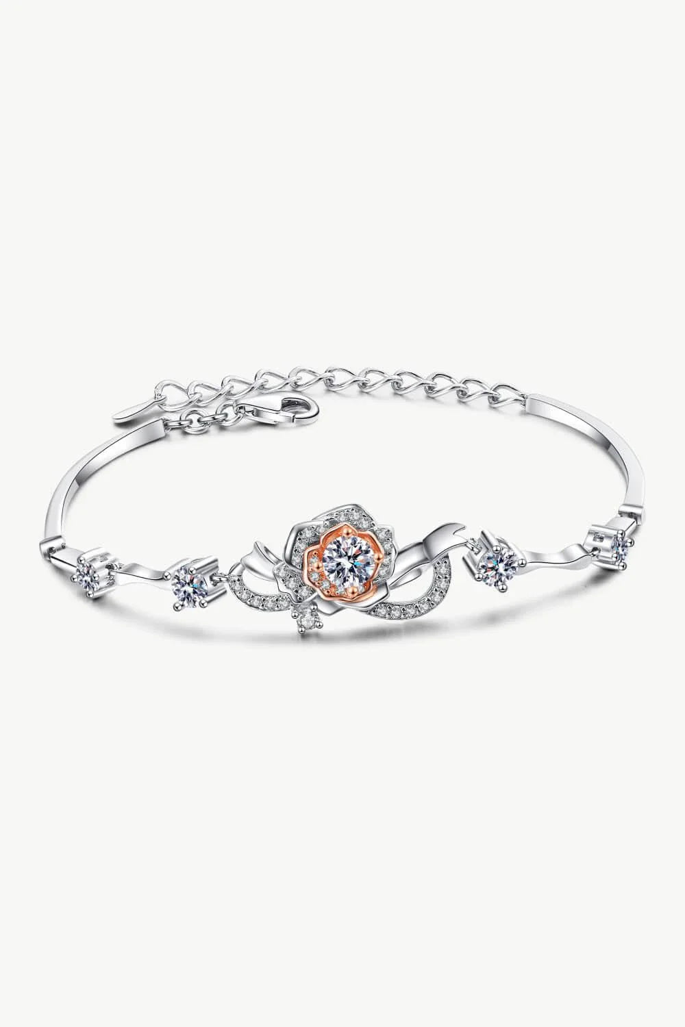 Elegant 925 Sterling Silver Bracelet with a Captivating Moissanite Centre Stone