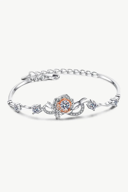 Elegant 925 Sterling Silver Bracelet with a Captivating Moissanite Centre Stone