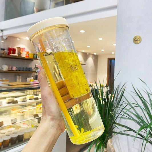 A transparent 700ml drinking bottle with a straw and built-in lemon filter, perfect for staying hydrated on the go.