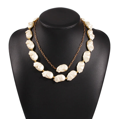 Elegant irregular pearl necklace with adjustable chain in gold colour