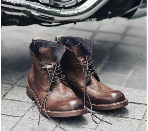 Versatile brown leather-look men's boots with non-slip rubber sole and classic design