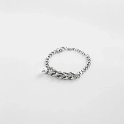 A premium crafted Cuban pearl bracelet with a versatile and stylish design, perfect for any occasion.