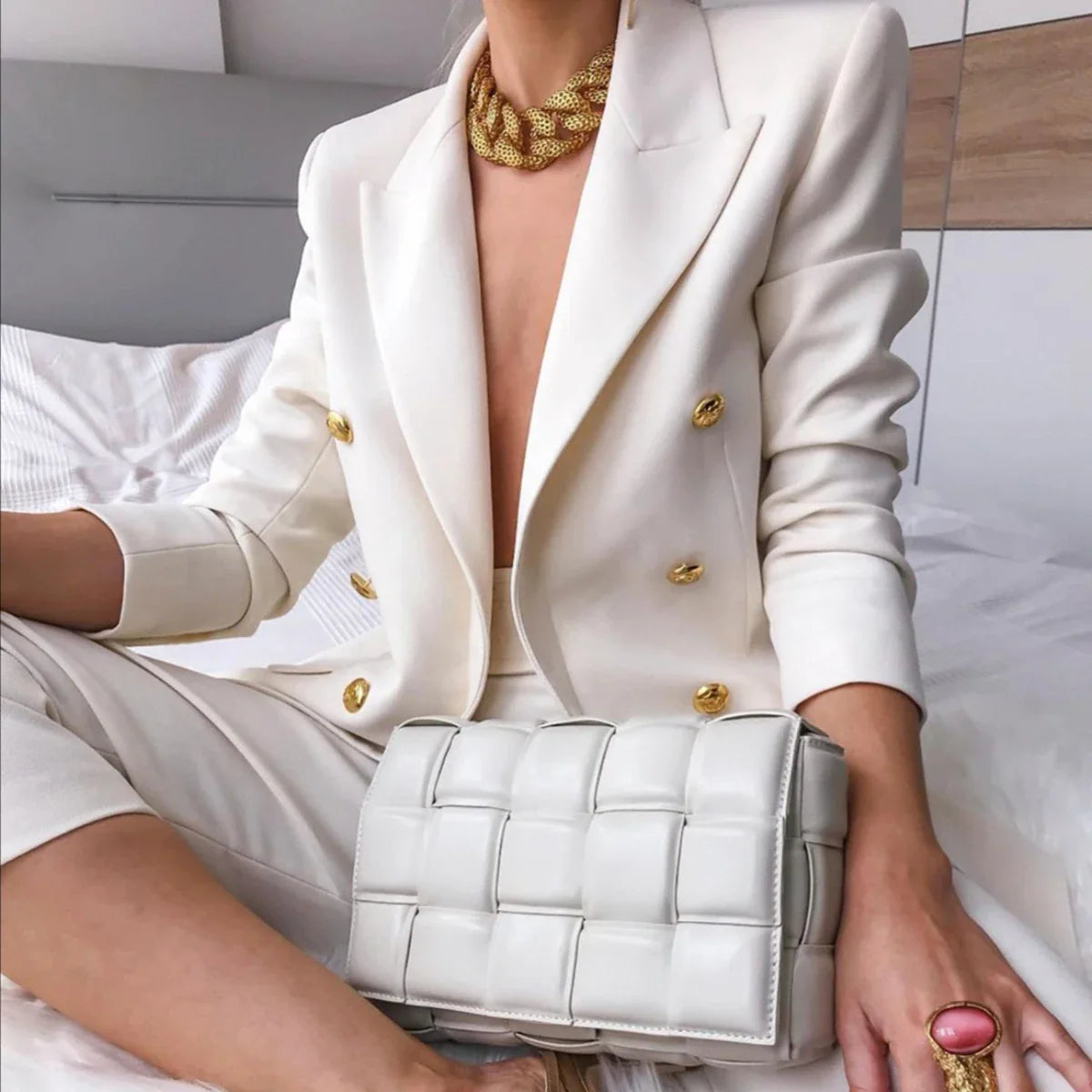 Tailored casual blazer in khaki colour, featuring a sophisticated and versatile design for women