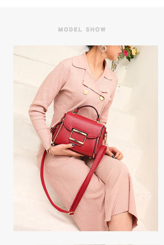 Premium oil-waxed leather shoulder bag in various colours, featuring a spacious interior and adjustable strap for versatile, stylish commuting.