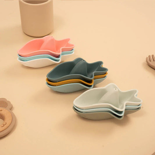 Charming shark-themed baby bath toys made of safe, BPA-free silicone for splashing and water play