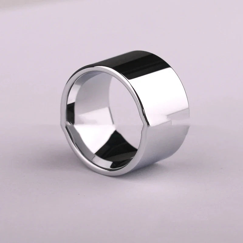 Premium tungsten gold ring with a sleek, modern design and available in a range of sizes to suit any hand.