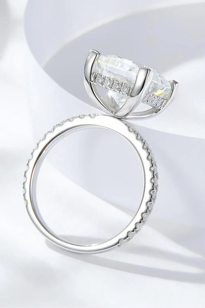 Elegant 5.52-carat moissanite side stone ring in 925 sterling silver with platinum plating
