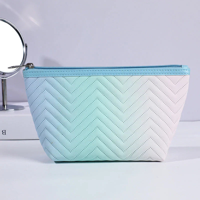 Elegant gradient-coloured makeup bag made of premium PU leather, perfect for organised storage and travel