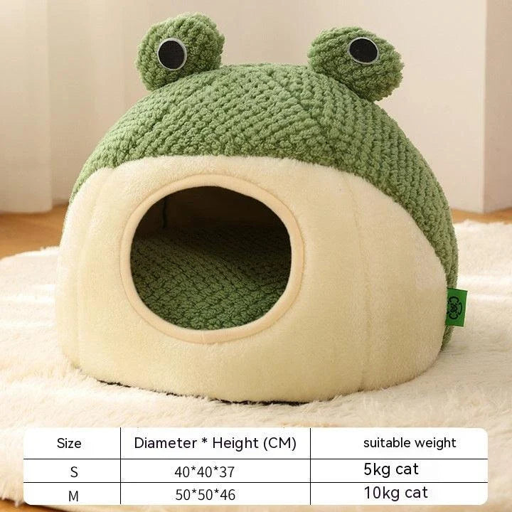 Cosy frog-shaped pet bed made of plush bubble velvet material, providing warmth and comfort for small cats and dogs