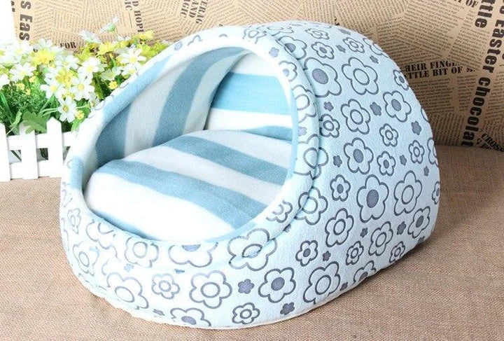 Luxurious machine-washable dog kennel in various colours, featuring premium nylon construction and plush interior for ultimate canine comfort.