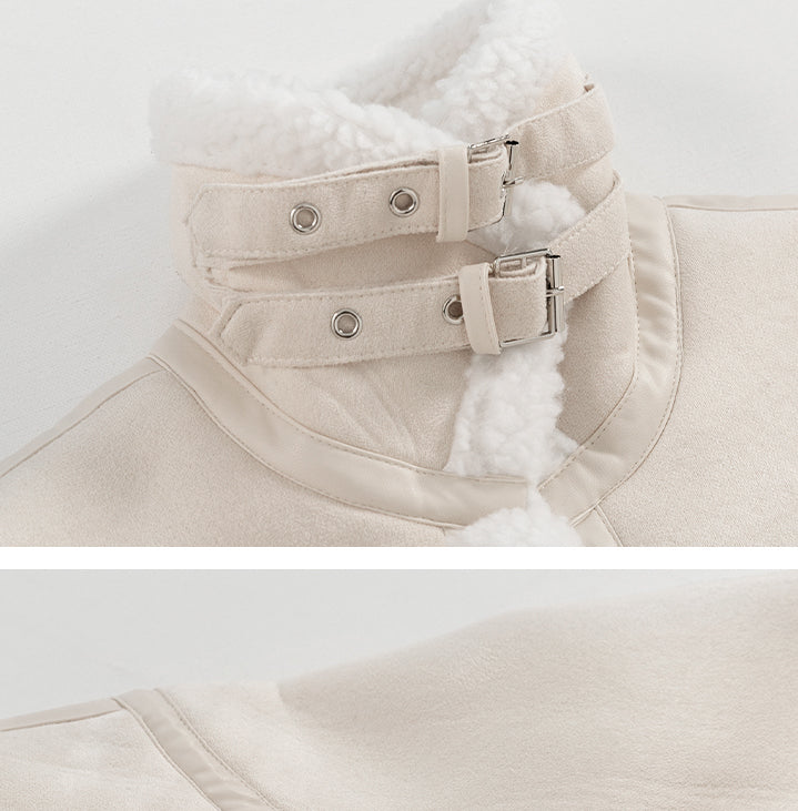 A luxurious men's winter jacket made with a blend of lamb wool and cashmere for exceptional warmth and comfort.