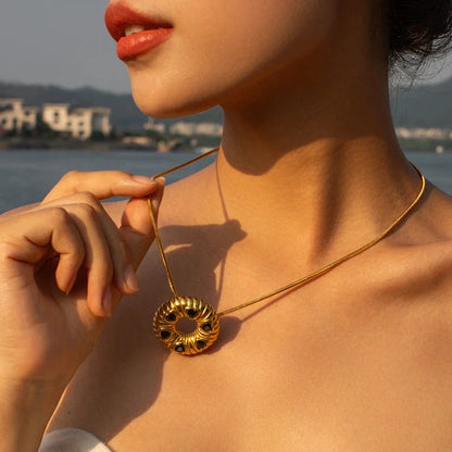 Trendha 18K gold plated minimalist O-shaped earrings and necklace set made of stainless steel for timeless elegance