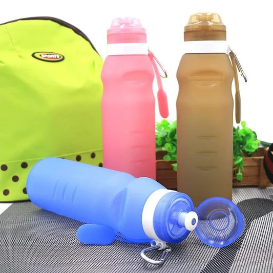 A collapsible, silicone water bottle in blue colour with a leak-proof design and a 600ml capacity.