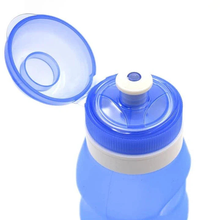 A collapsible, silicone water bottle in blue colour with a leak-proof design and a 600ml capacity.