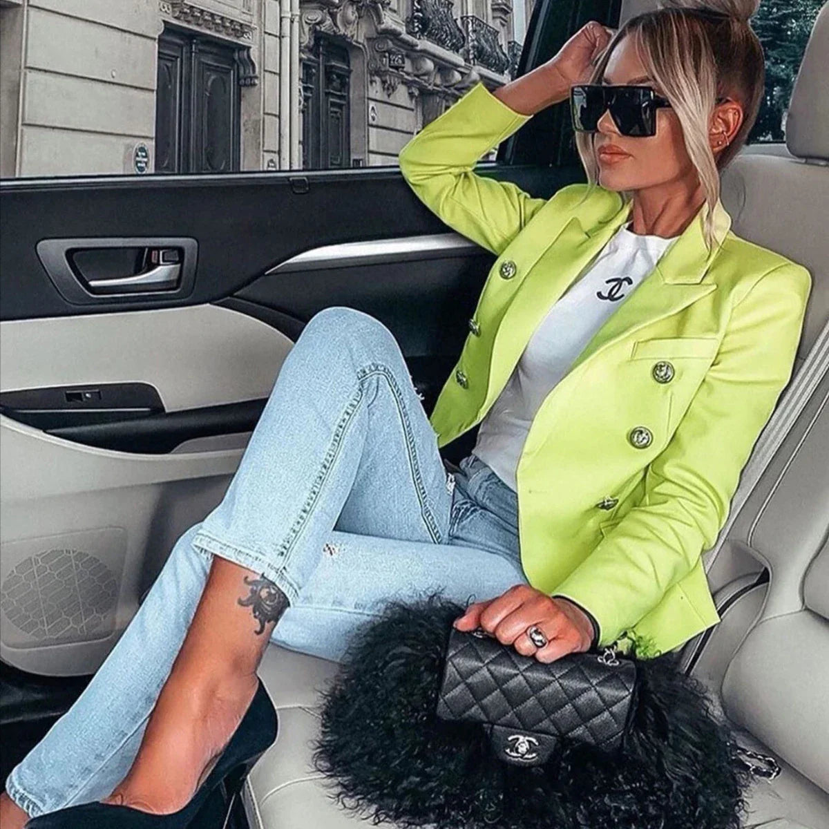 Tailored casual blazer in khaki colour, featuring a sophisticated and versatile design for women