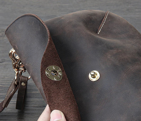 Premium handcrafted leather messenger bag in a classic British design, featuring a sturdy construction and spacious interior for the modern gentleman's everyday essentials.