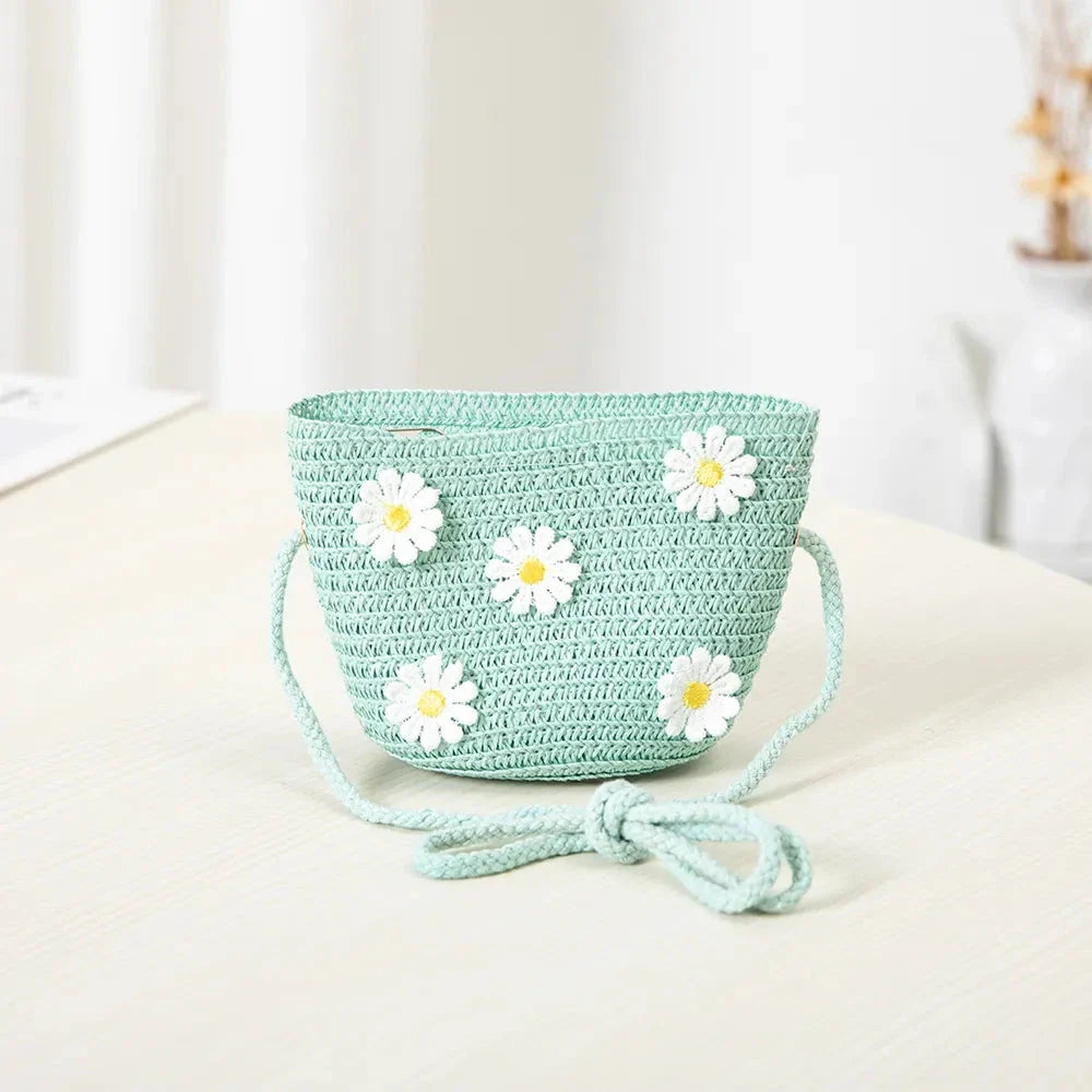 Charming kids' sun hat and handbag set with a daisy print design, offering sun protection and style for outdoor adventures.