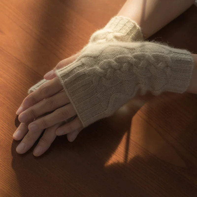 Premium cashmere gloves in beige and camel colours, featuring a unique twist design for elegant winter style