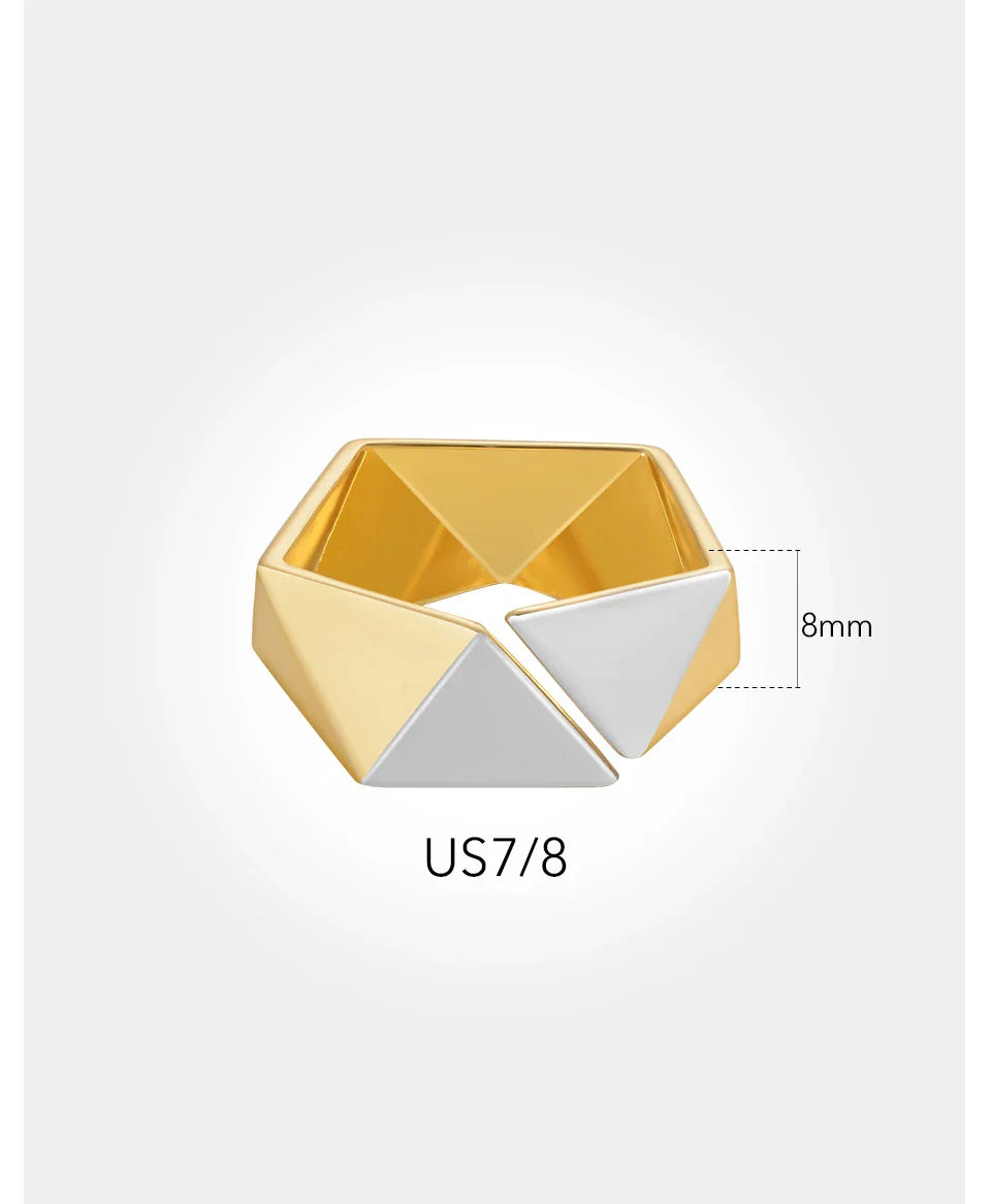 Luxury 18-carat gold ring with a captivating meteorite-inspired geometric pattern, a unique and eye-catching accessory for men and women.