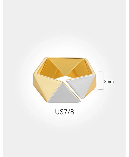 Luxury 18-carat gold ring with a captivating meteorite-inspired geometric pattern, a unique and eye-catching accessory for men and women.