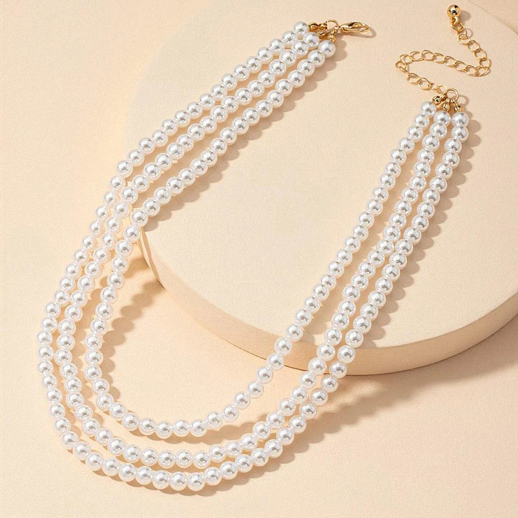 Elegant multilayered pearl necklace with a timeless design inspired by the glamour of the 1920s