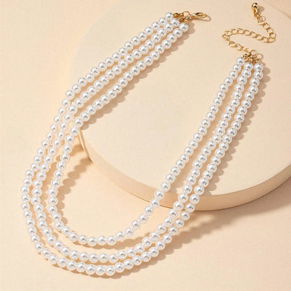 Elegant multilayered pearl necklace with a timeless design inspired by the glamour of the 1920s