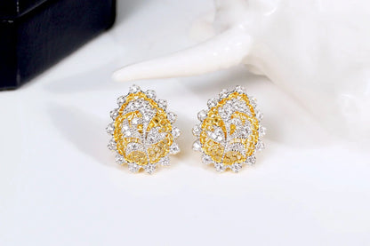 Pair of 925 silver gold-plated earrings with a honeycomb vine design, a captivating accessory that combines classic elegance and modern style.