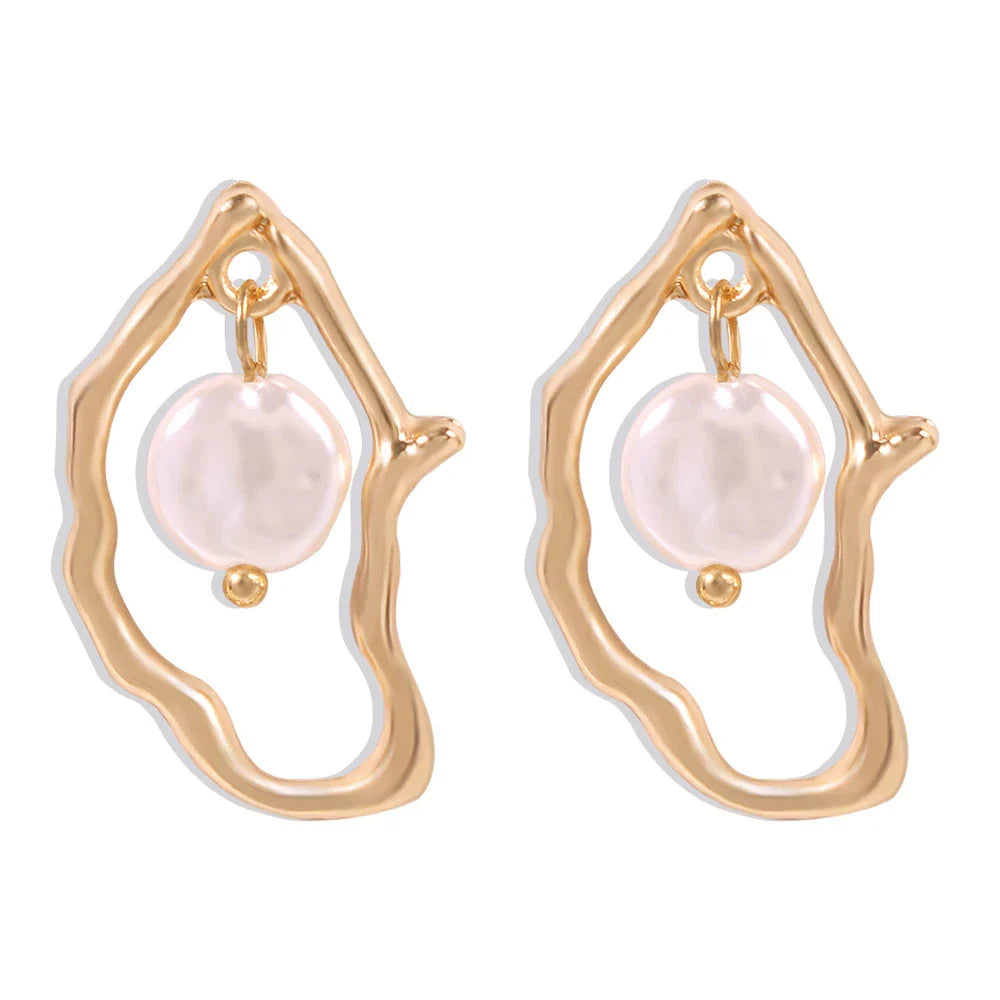 Irregular pearl earrings in a gold colour, featuring a unique and stylish design for versatile wear