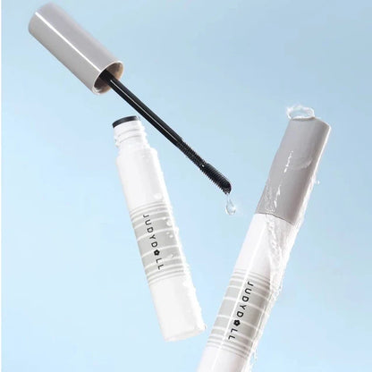 Premium eye makeup remover effectively removes waterproof mascara, leaving the delicate eye area feeling refreshed and rejuvenated.