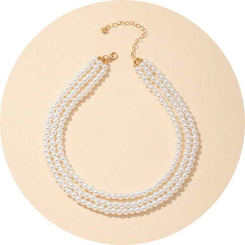 Elegant multilayered pearl necklace with a timeless design inspired by the glamour of the 1920s