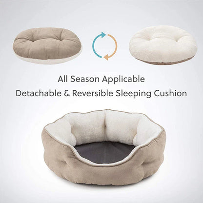 Cosy round pet bed made of soft microfibre fleece with a non-slip base, perfect for small dogs and cats to relax and sleep comfortably.