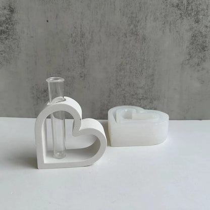Heart-shaped silicone mould for creating unique hydroponic flower vases
