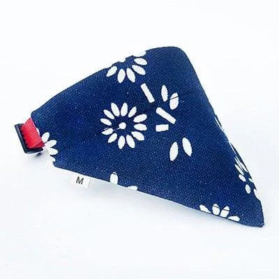 Stylish crossbody bag for women in various colours, with ample storage space and a secure zipper closure